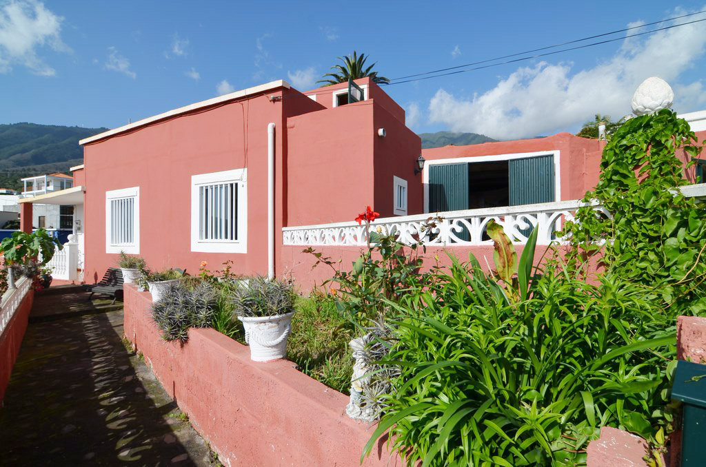 A la venta casa terrera en pleno centro de San Pedro, Breña Alta